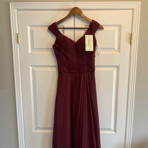 Brand new burgundy chiffon bridesmaid dress, would fit dress size 0